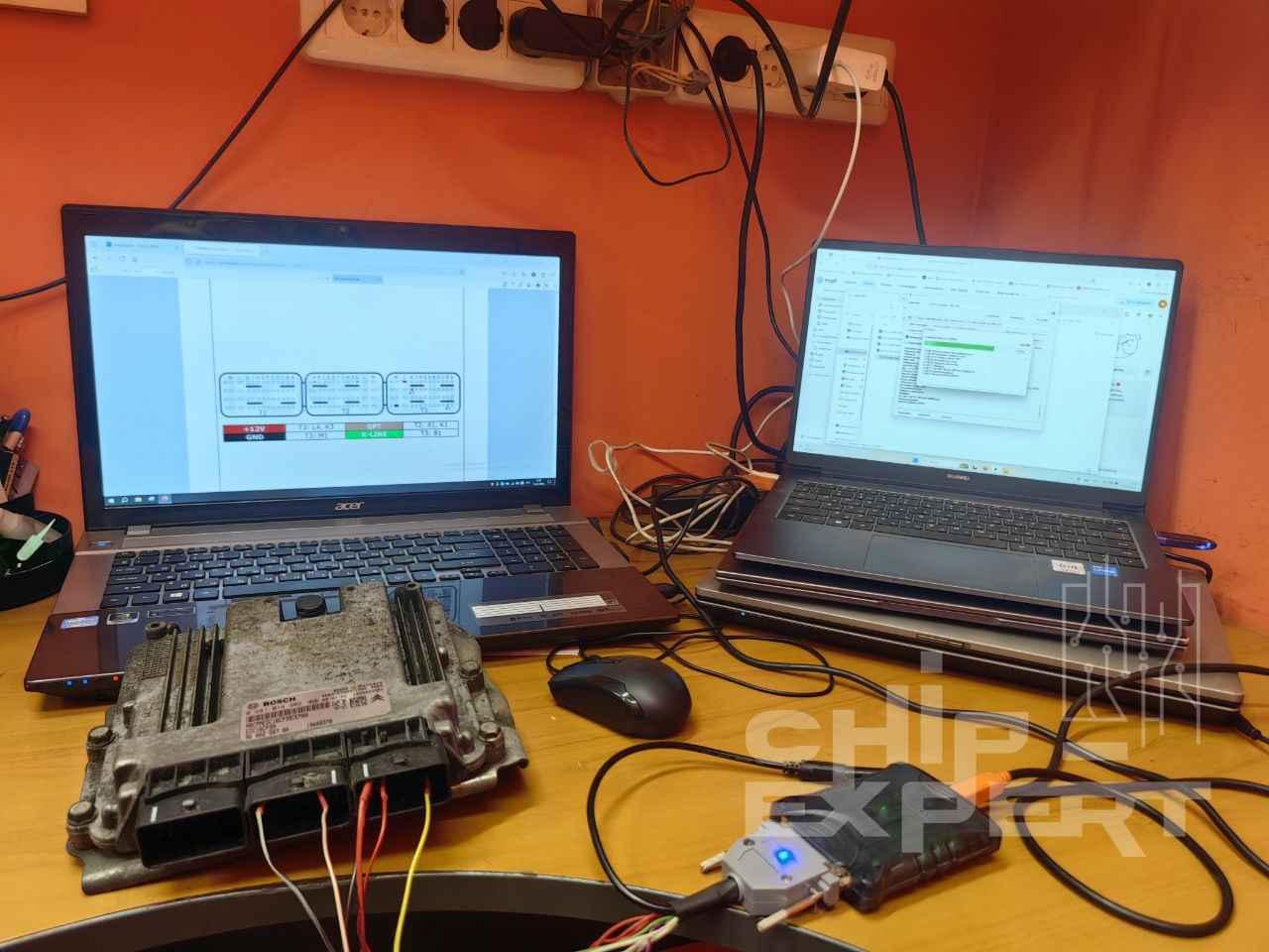 Прошивка блока управления двигателем на столе